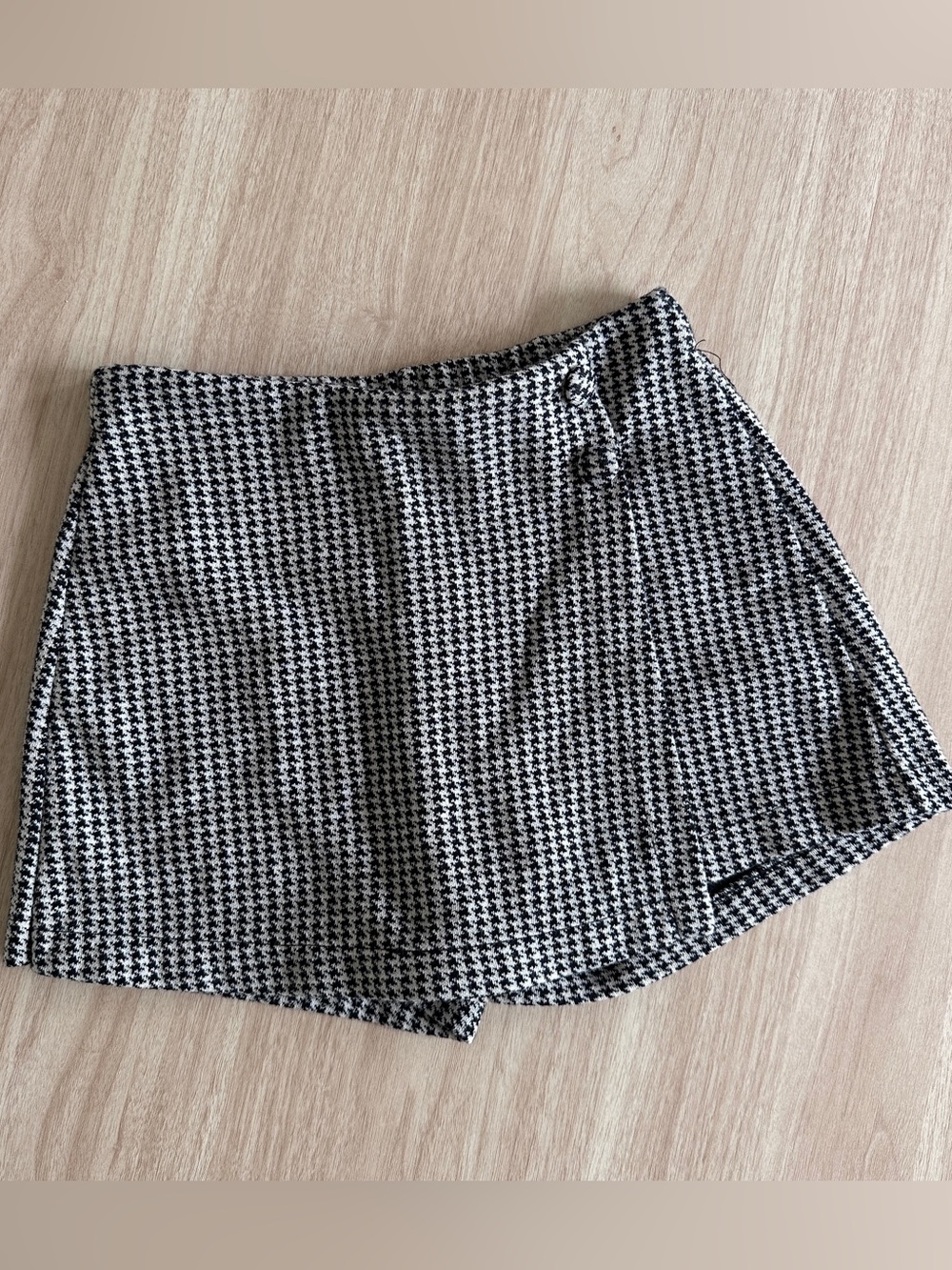 Zara kids black and white houndstooth mini skort size 7